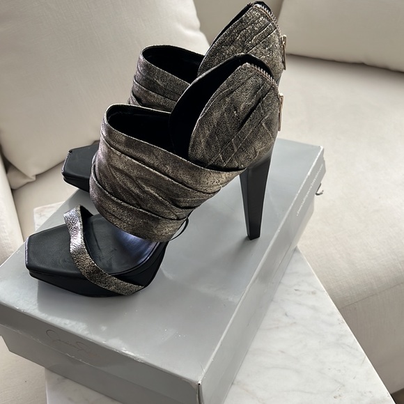 Jessica Simpson - Picture 2 of 2